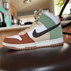 Nike dunk high top “next nature summit” women’s 7.5